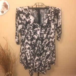 Black and white ruched front tunic